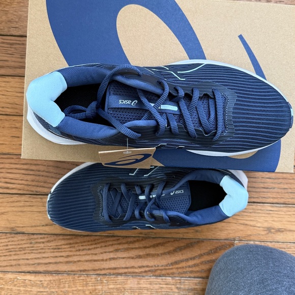 Women’s Asics athletic shoe size 8.5, blue
New with tags - Picture 3 of 5